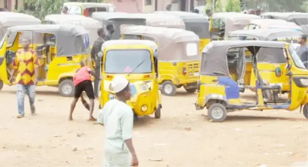 A tricycle operator reportedly took his life in front of the Lagos State Traffic Management Authority (LASTMA) office at Odogunyan, Ikorodu, after his vehicle was seized.