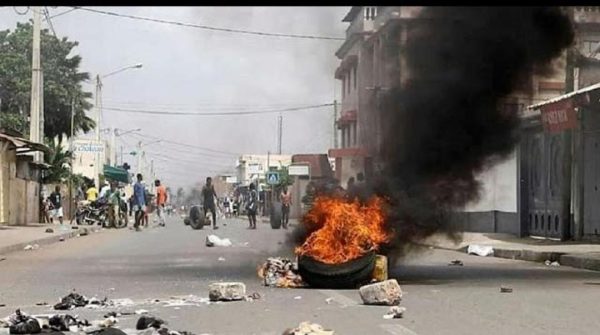 Togolese Protesters Faure Gnassingbé